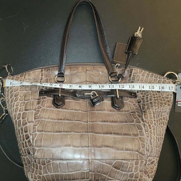 🎉 RARE COACH BAG WITH COACH LOCK AND KEY w detachable strap - Picture 8 of 9